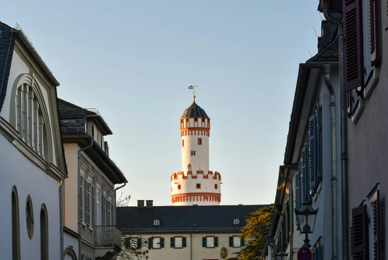 a very tall white tower in the center of buildings