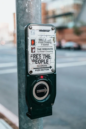 this is a parking meter with the message free the people on it
