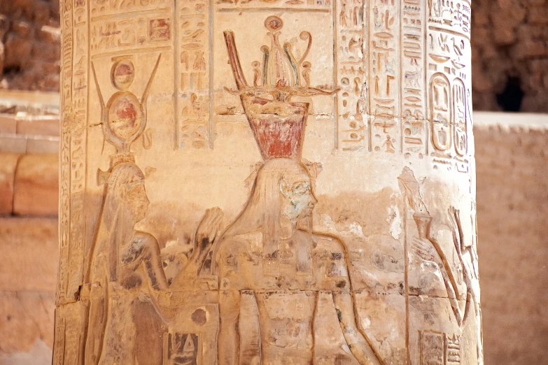 an image of ancient egyptian hieroglyphs with statues on it