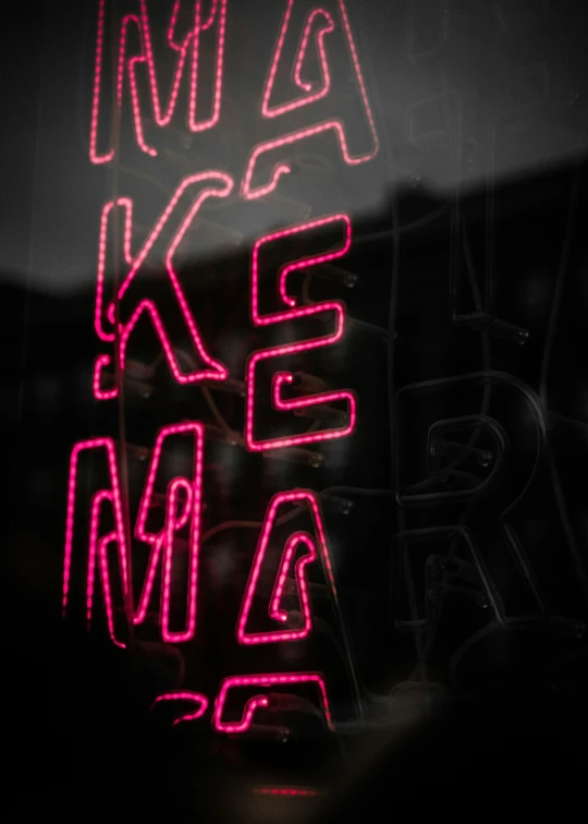 a neon sign that says keep moving with it in english and spanish