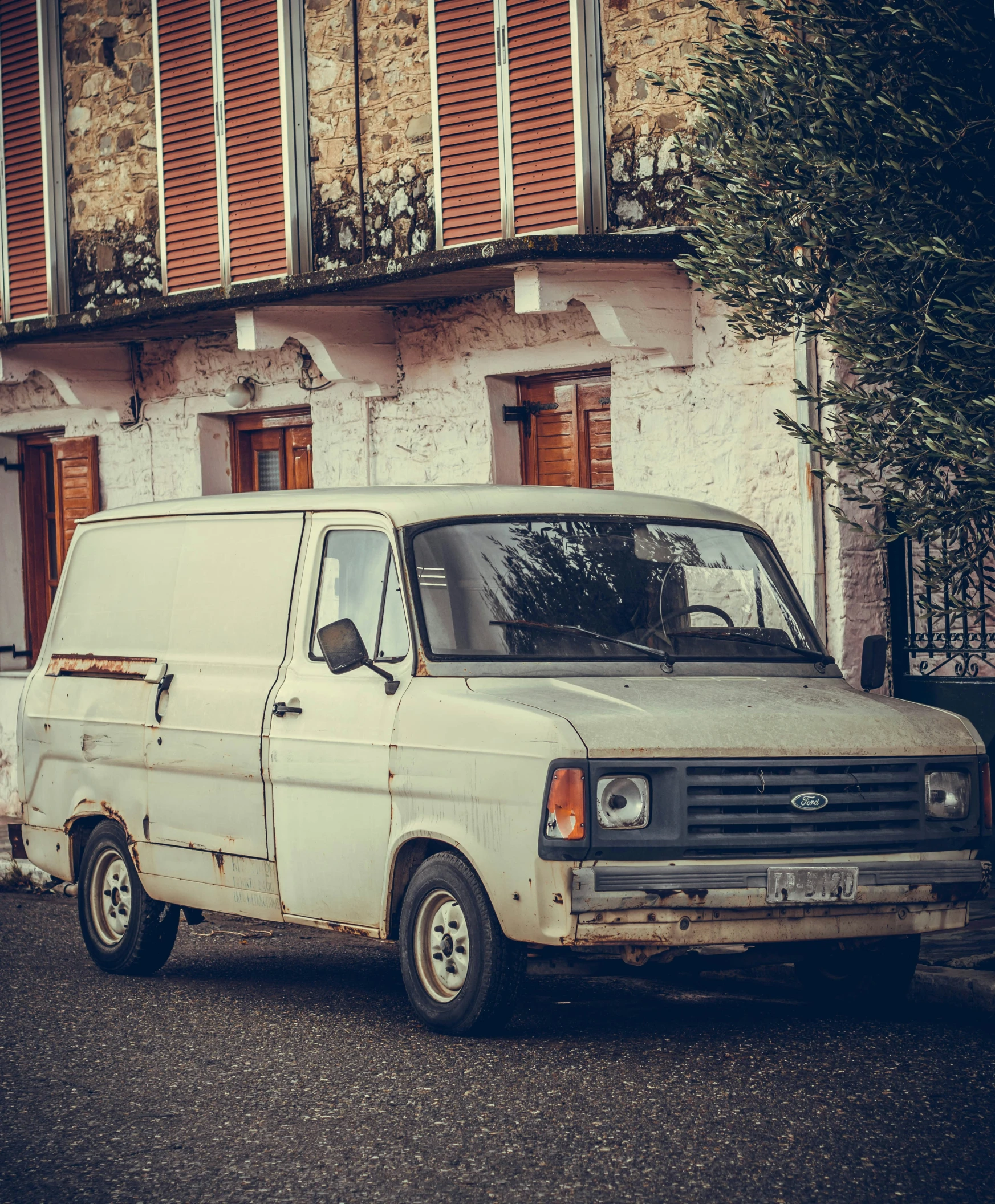 an old truck is parked next to a building