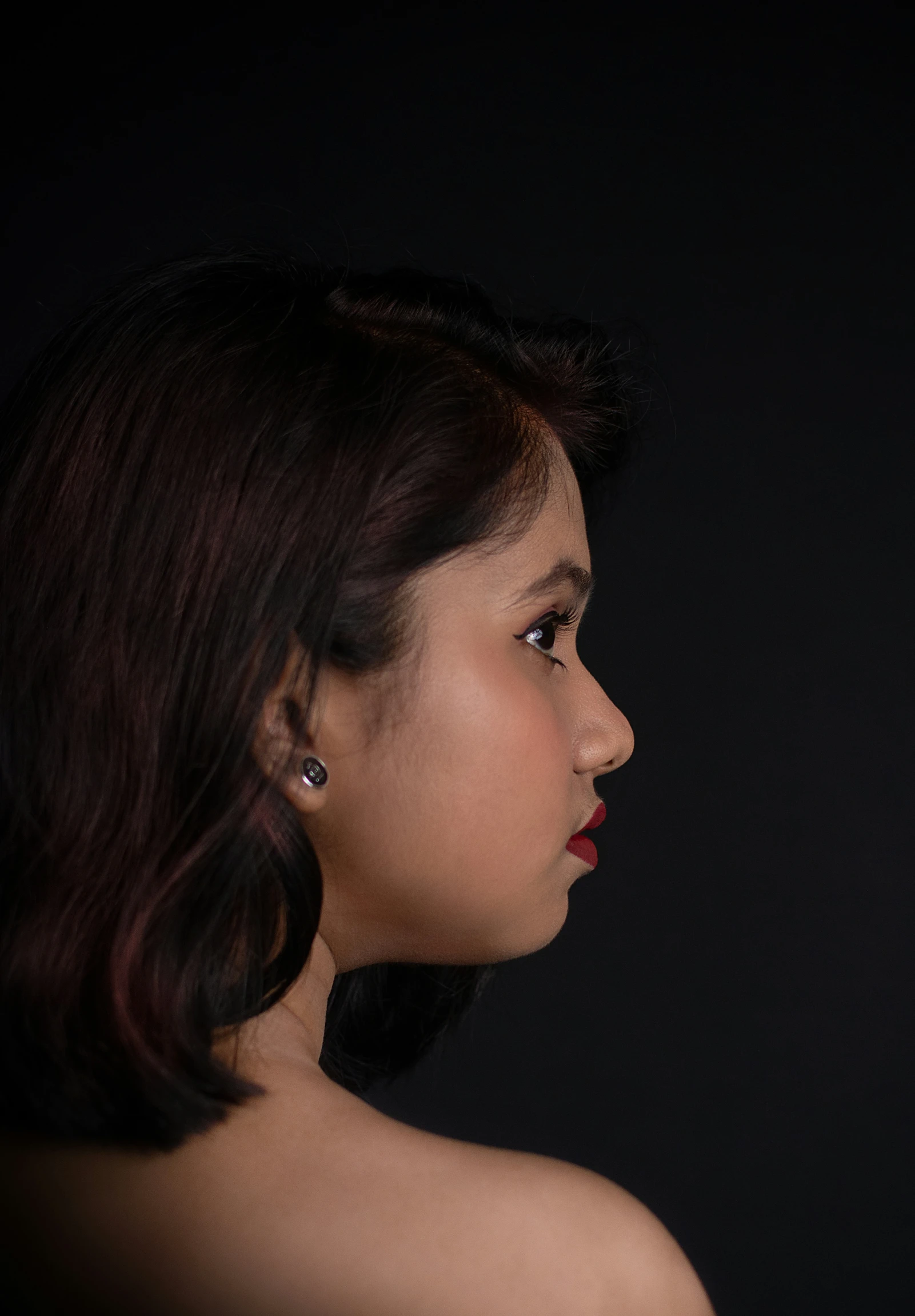 a woman with a dark brown hair standing up