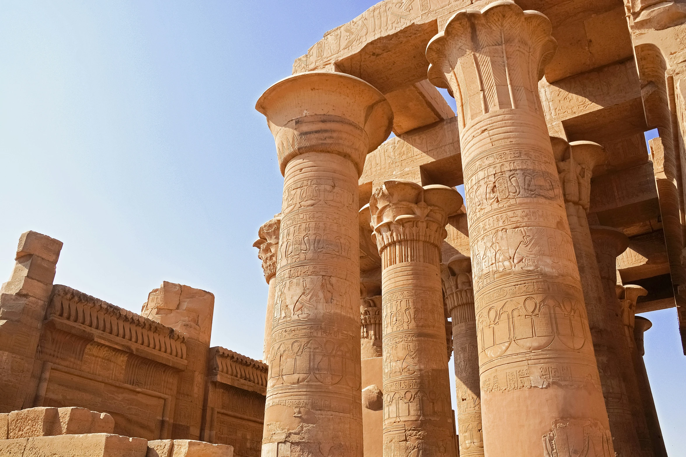 columns, pillars and other architectural features all in an area that seems to be a desert