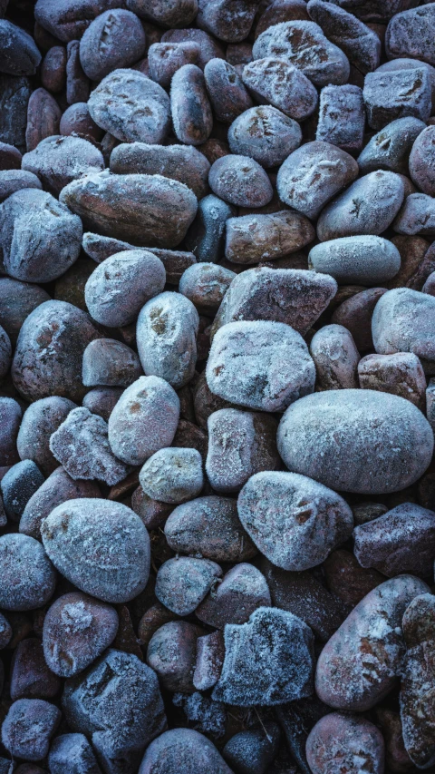 a large bunch of rocks is piled together