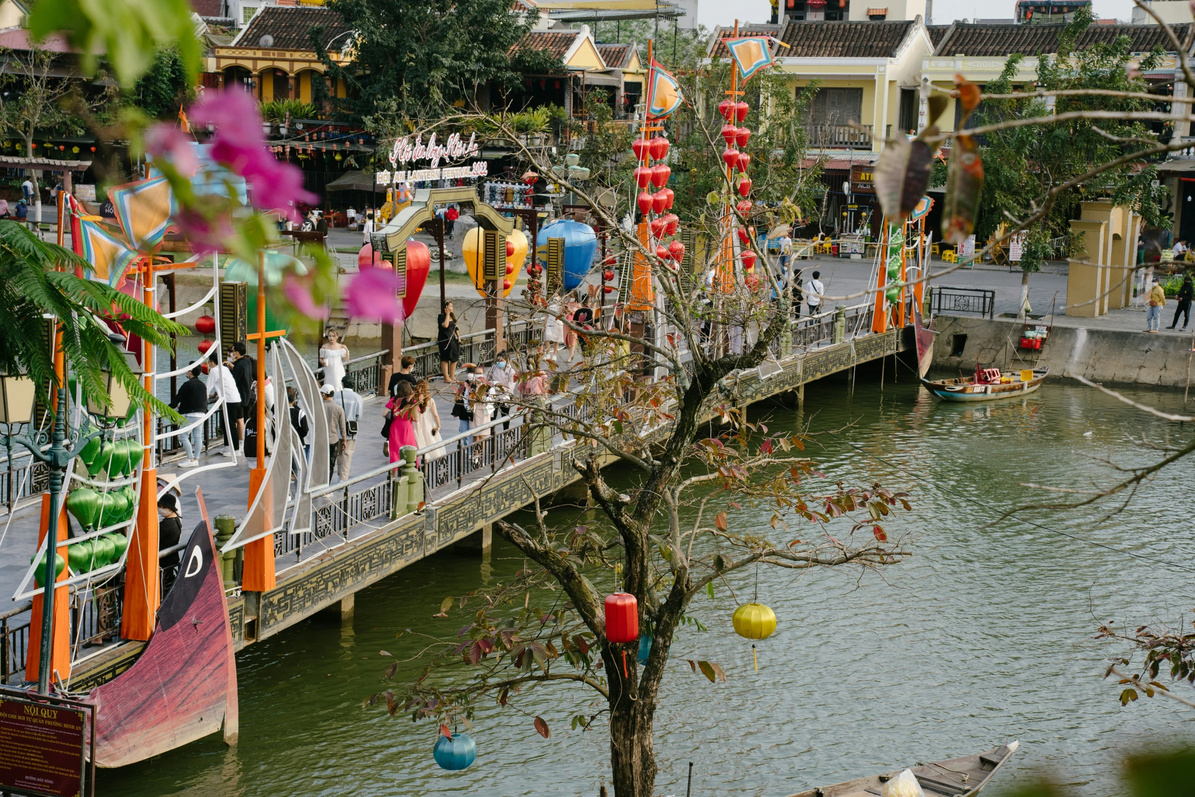 a river filled with lots of people and floating objects