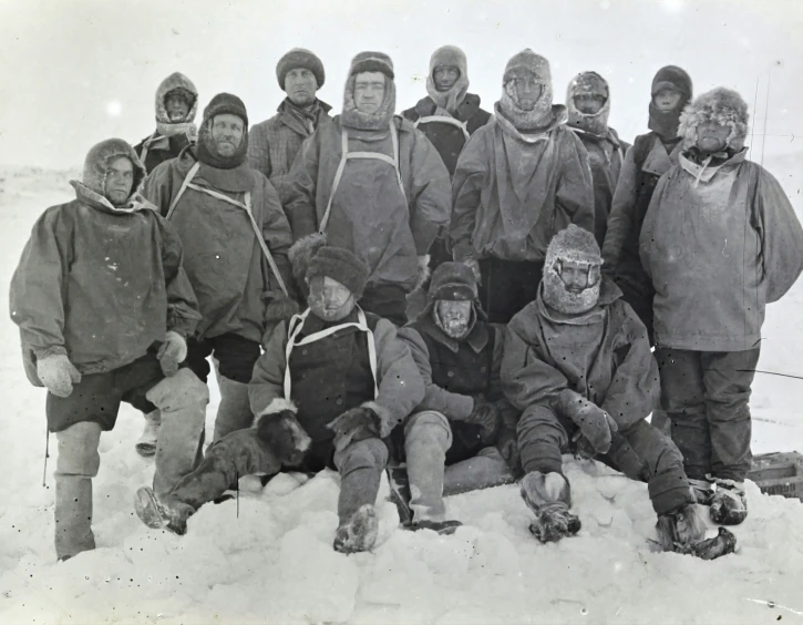 there is a large group of people wearing snow gear