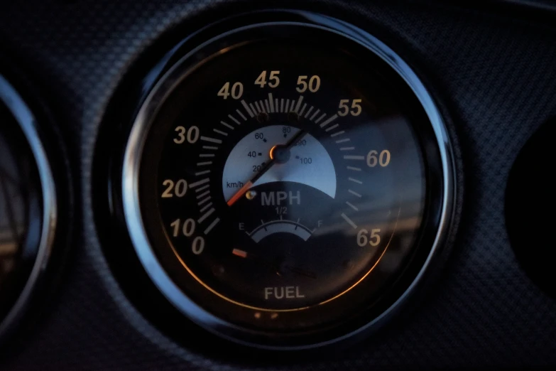a car dashboard gauge and oil level is shown in this pograph