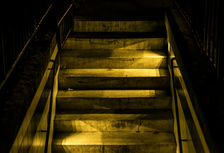 there are four stairs leading up to the lights