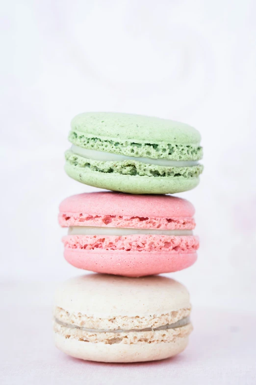 several macaroons in different colors and sizes