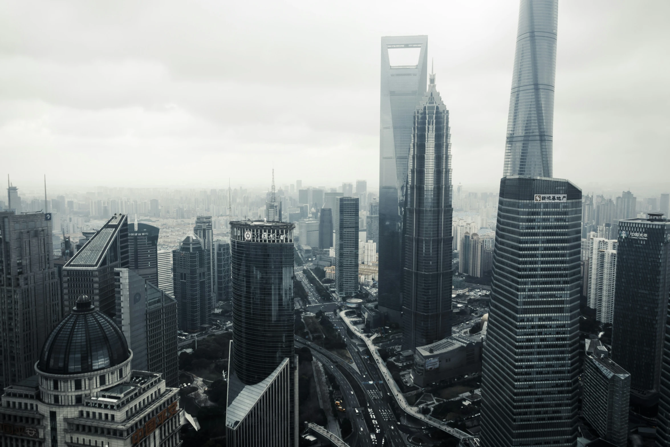 a black and white image of a city skyline with skyscrs and buildings