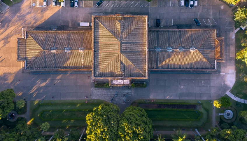 a very large and very long building with many windows