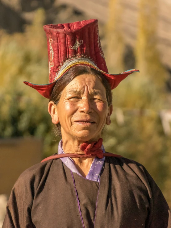 the woman with the unusual hat is staring at soing