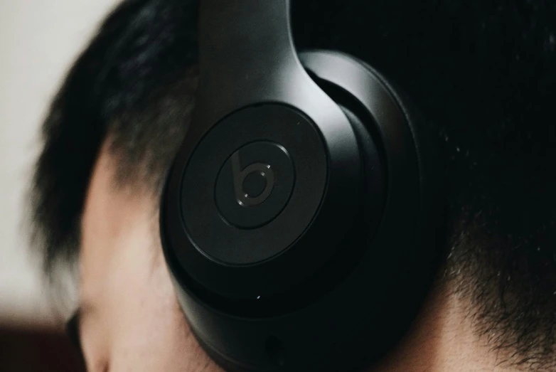 a close up po of the beats by google headphones