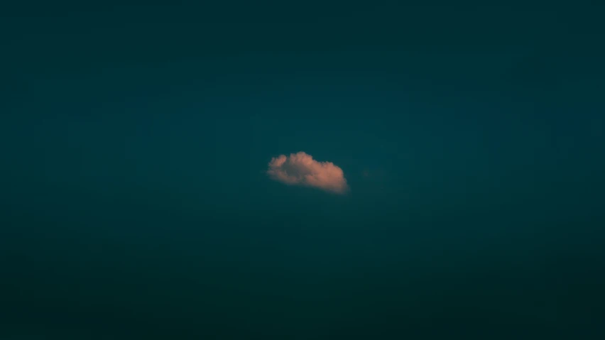 there is a cloud in the sky and there is no image on it