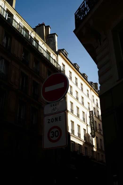 a red no passing sign next to a building