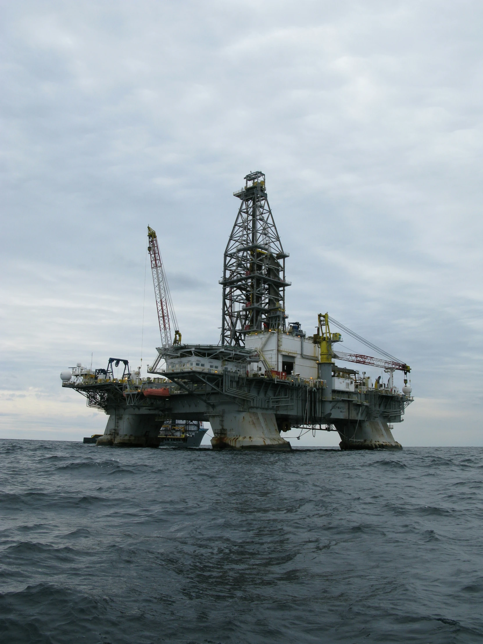 an oil platform in the middle of a large body of water