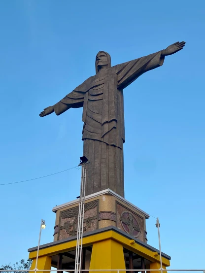 the large statue is in front of a blue sky