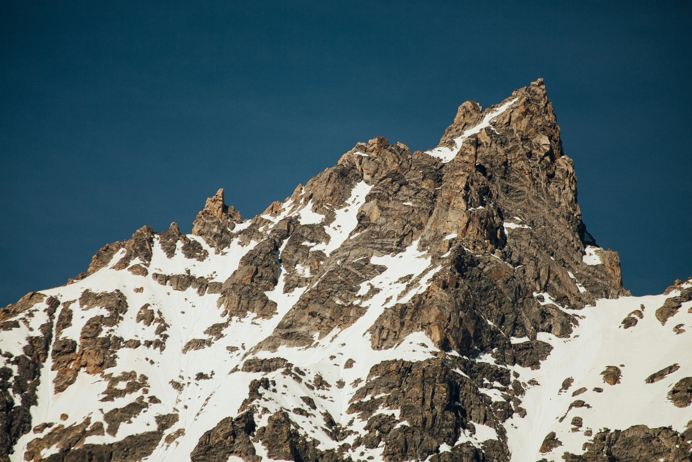 a very tall mountain sitting under a blue sky