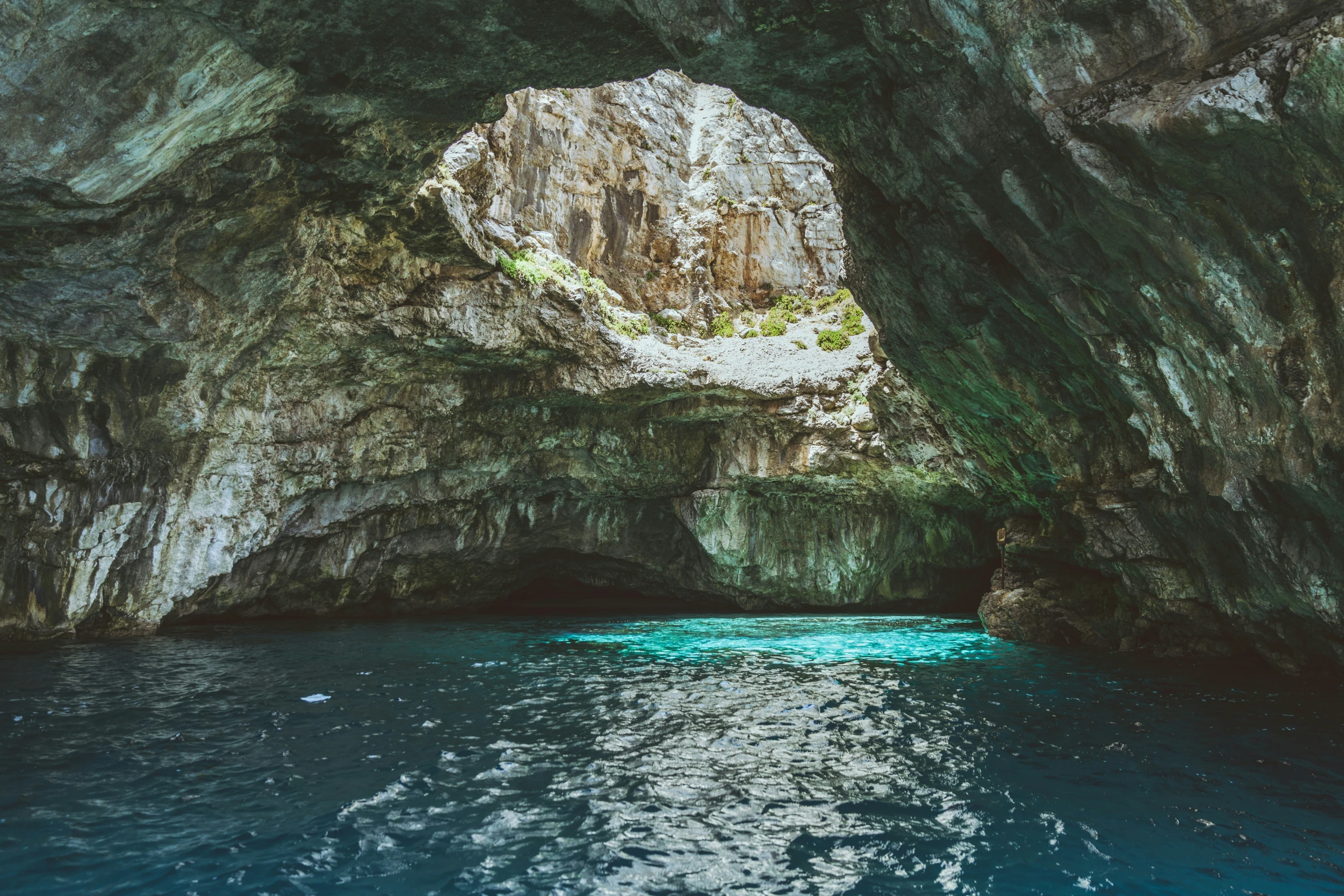 this is a po of a cave that looks like it has been dug out