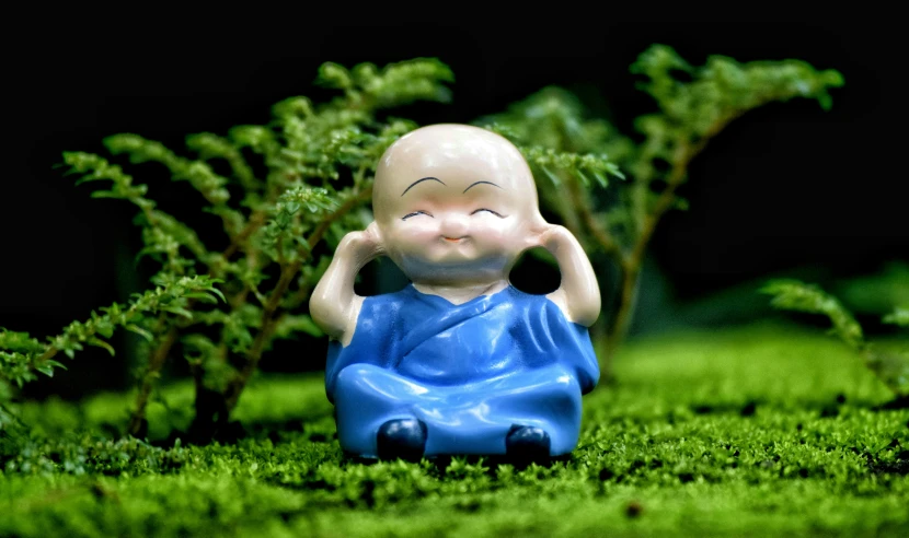 a small statue that is sitting on the grass