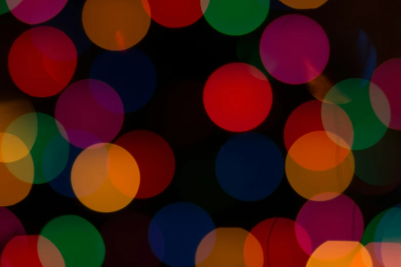 blurred blurry image of red and green circles