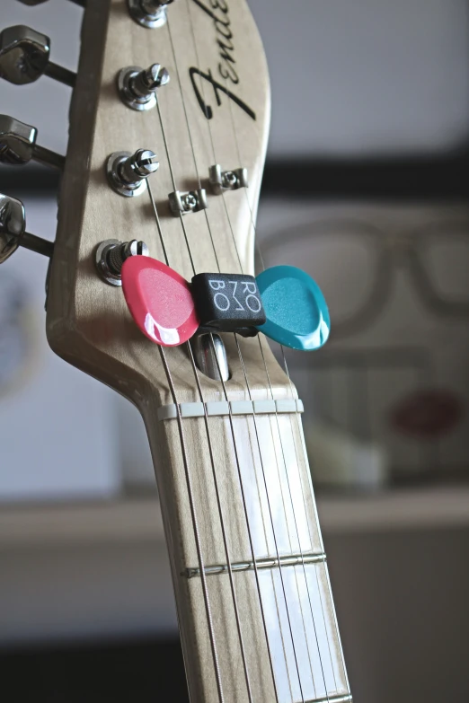 two guitar picks are attached to the strings