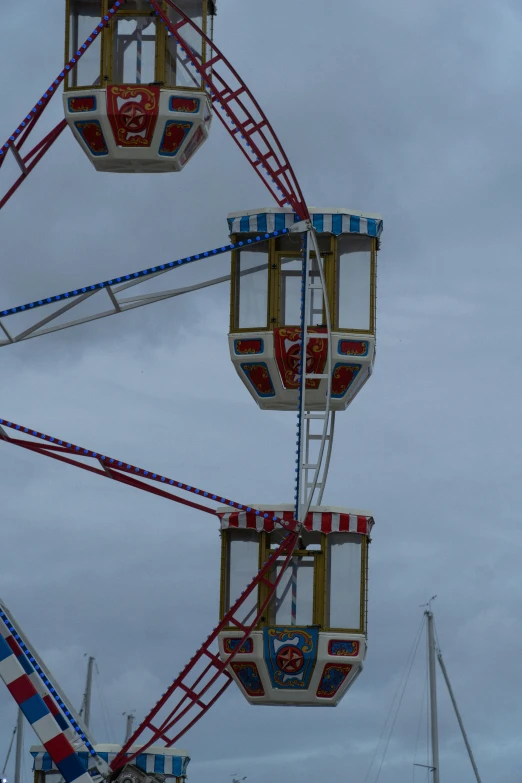 a ferris wheel is shown from the ground