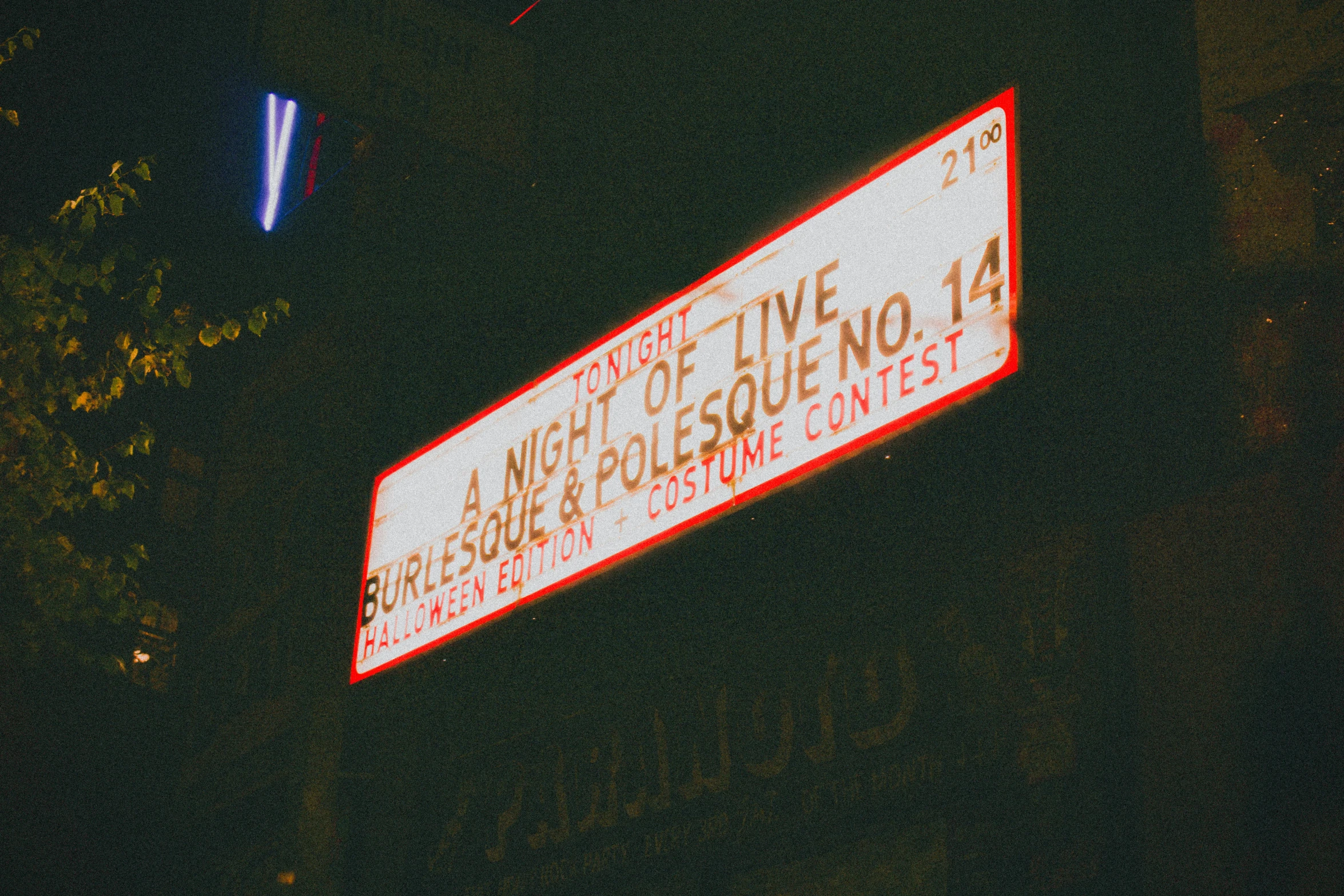 a street sign on the corner of rue colloose no 24