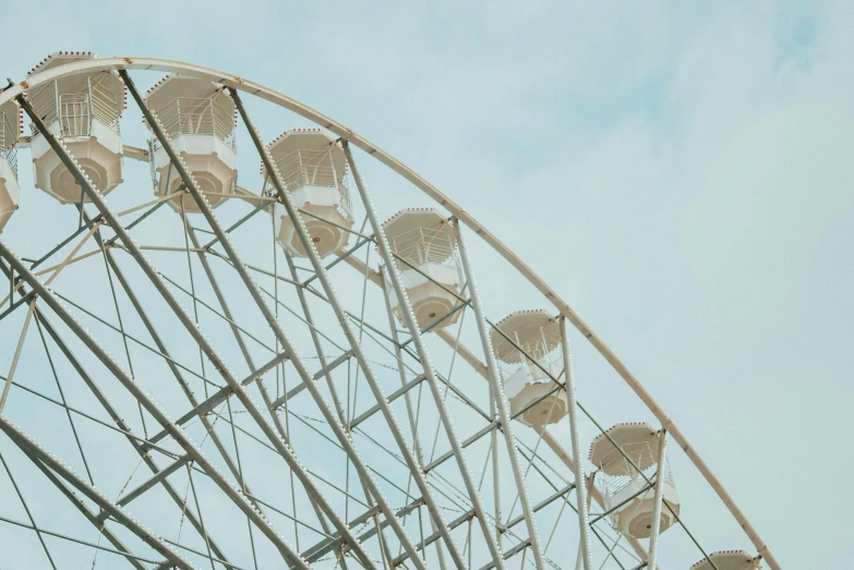 a big wheel that has four small lights on it