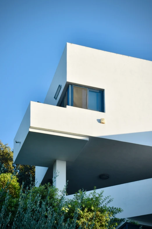 the top floor of a building with windows is shown