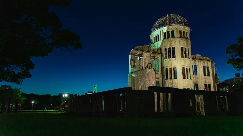 an old building that is standing in the dark