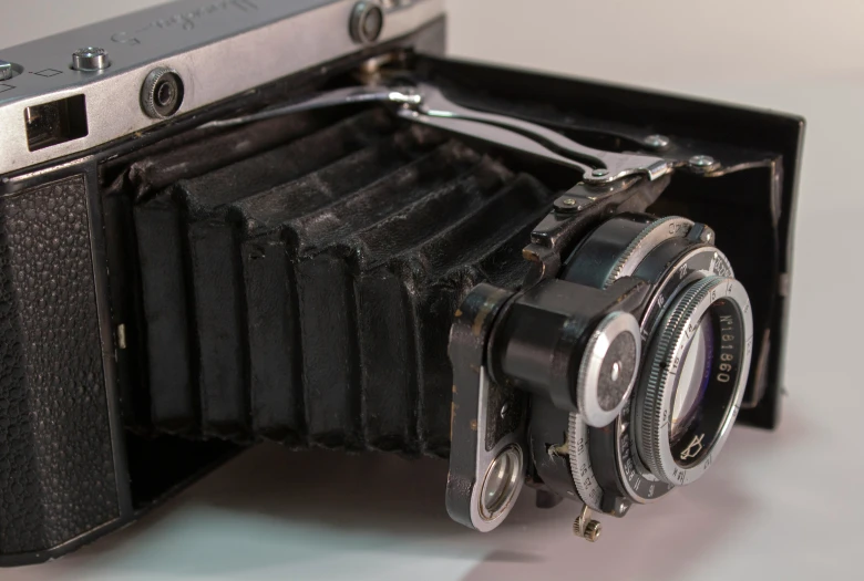 an old style camera with its side view