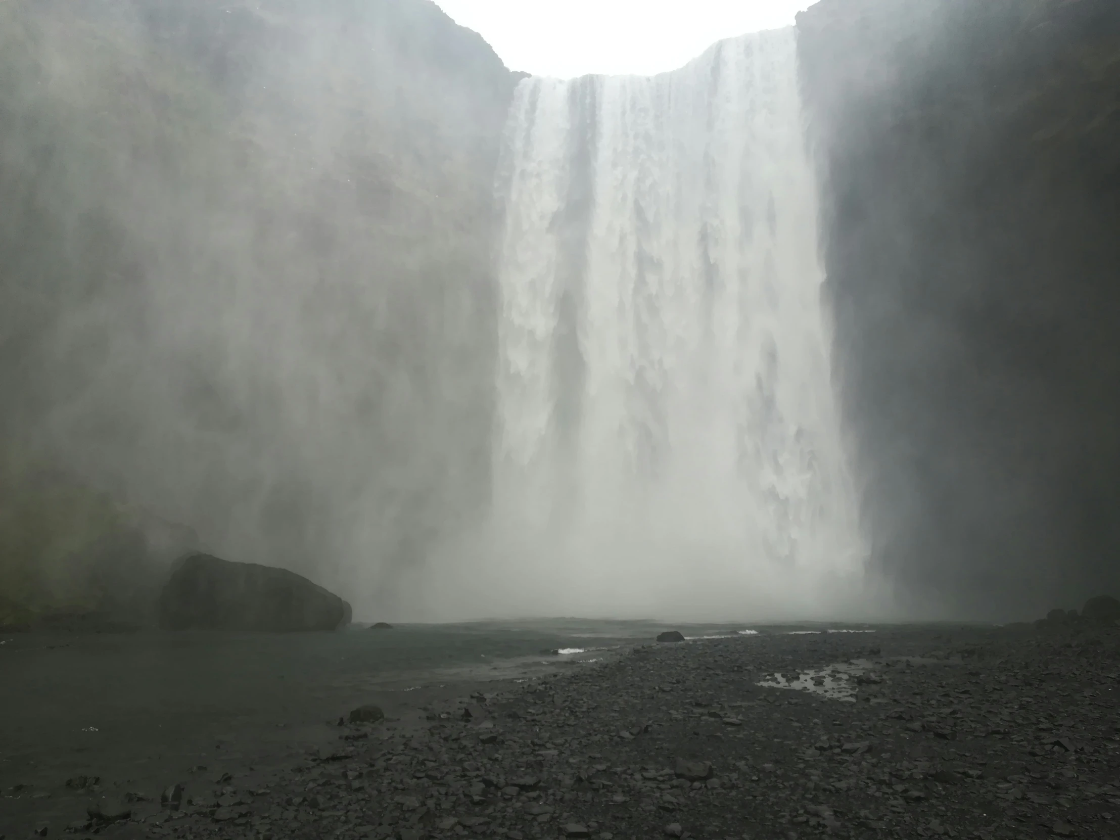 this is a big waterfall from the ground