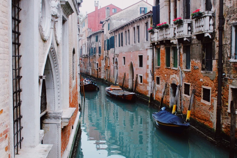 some boats docked in the water next to buildings