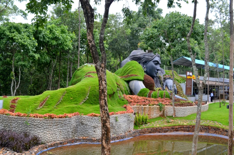 the large sculptures in the park are made to look like animals