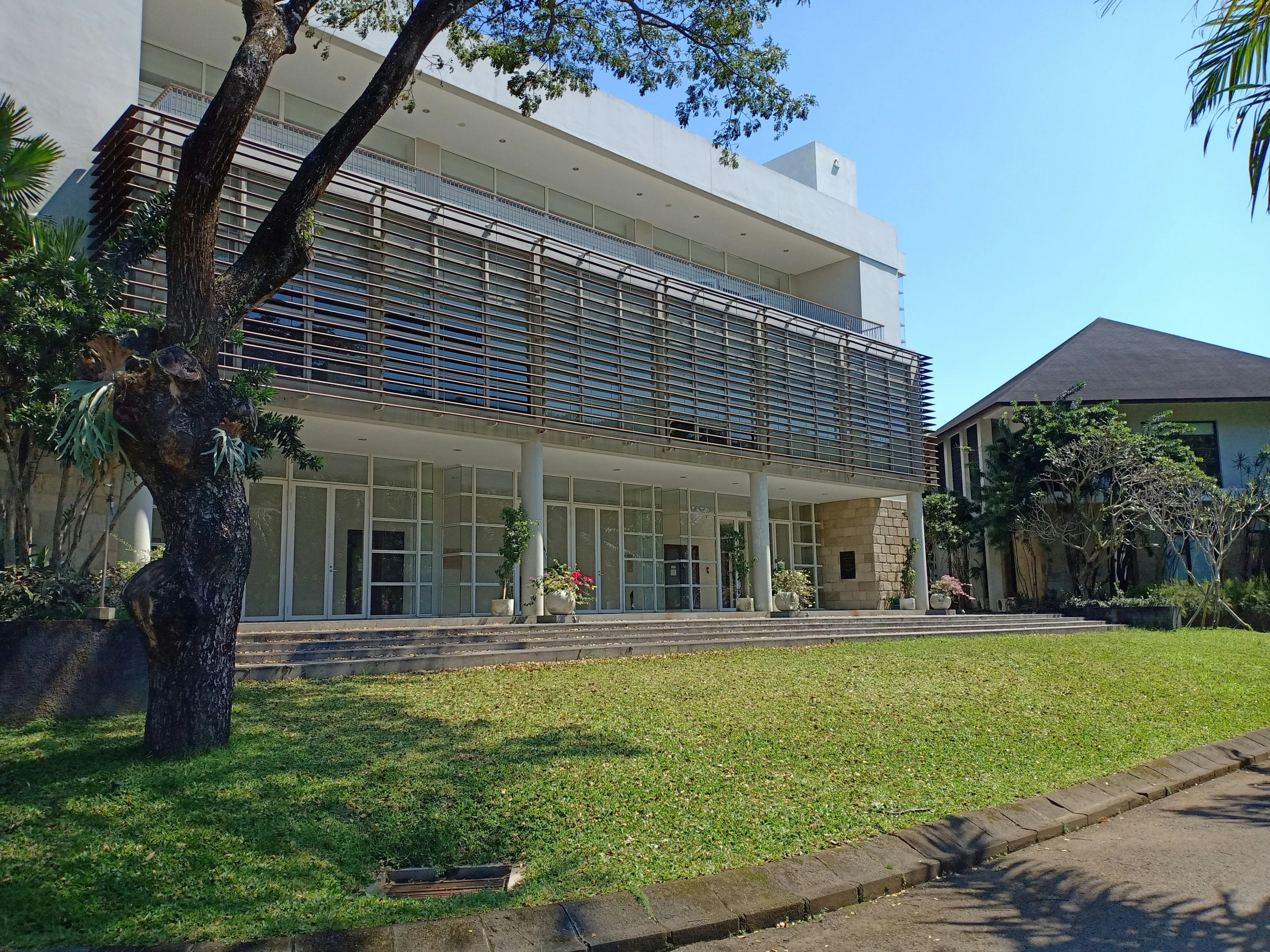 a building that looks like a modern looking area