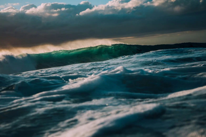 a large body of water that has waves in it