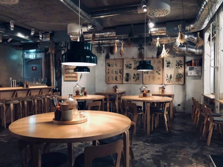 a bunch of tables and chairs in a room