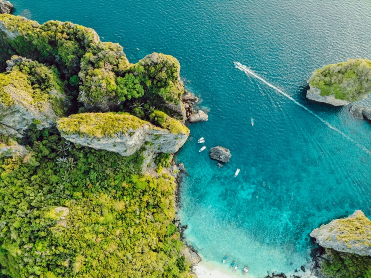 the island is situated in the middle of the ocean