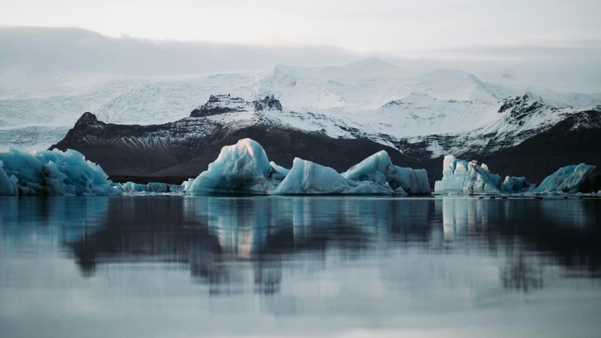 a large group of icebergs that are floating in the water