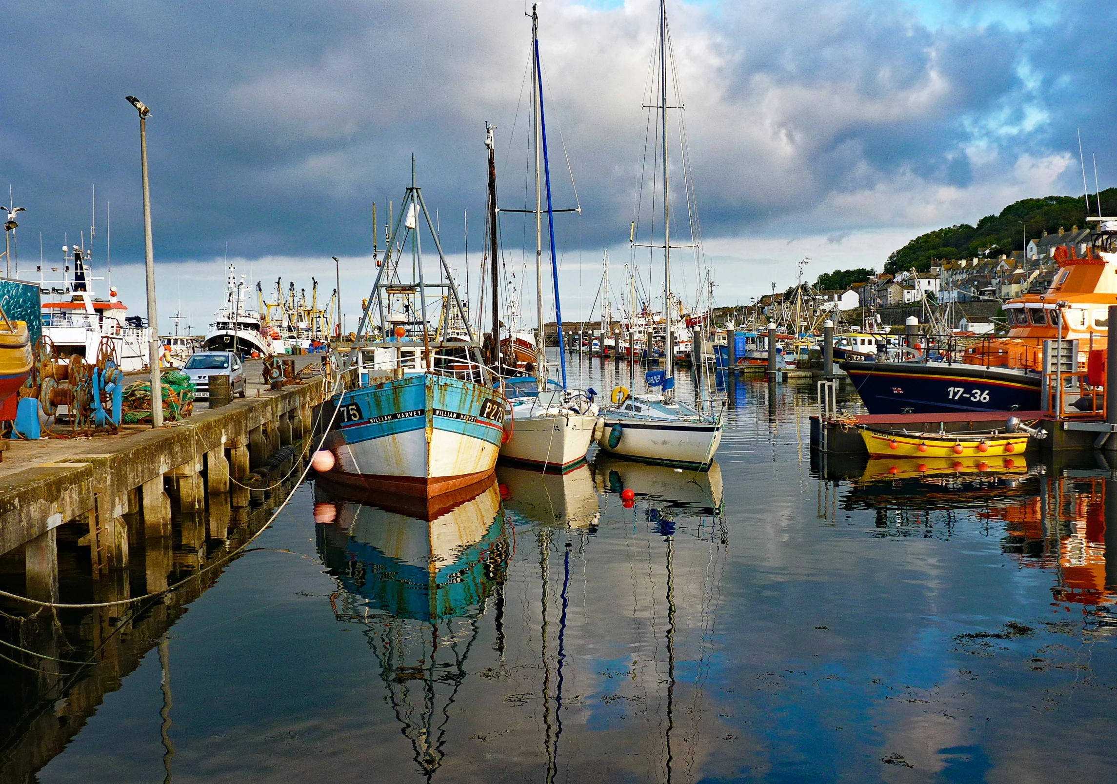 a group of boats sitting in the water