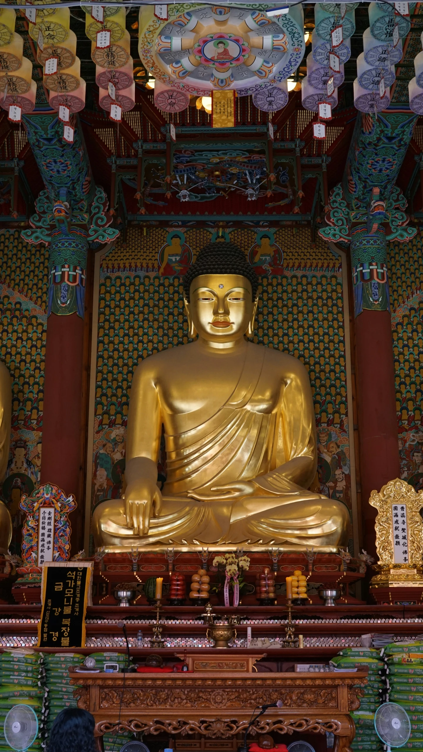 the buddha statue in the temple is in a gold color