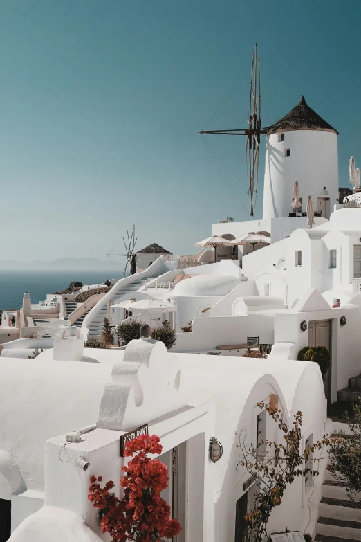 many white houses are perched on the side of a hill