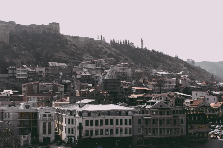 a very tall, ornate white building stands on top of the other buildings