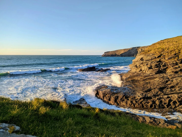 the shore of the ocean in the background