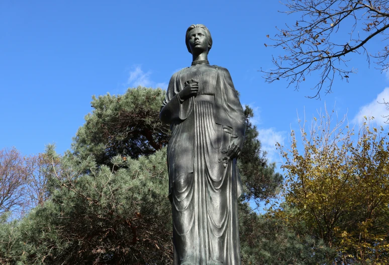 a statue of a woman with her hands in her pockets