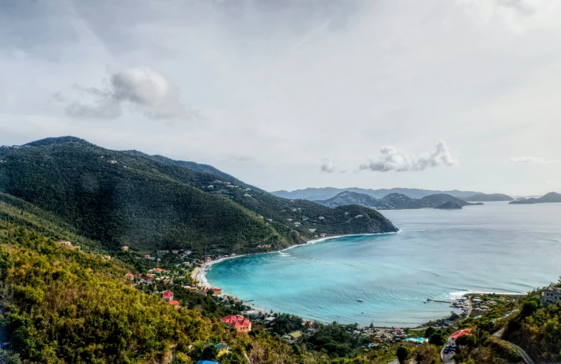 this is a po of the coastline of a beach