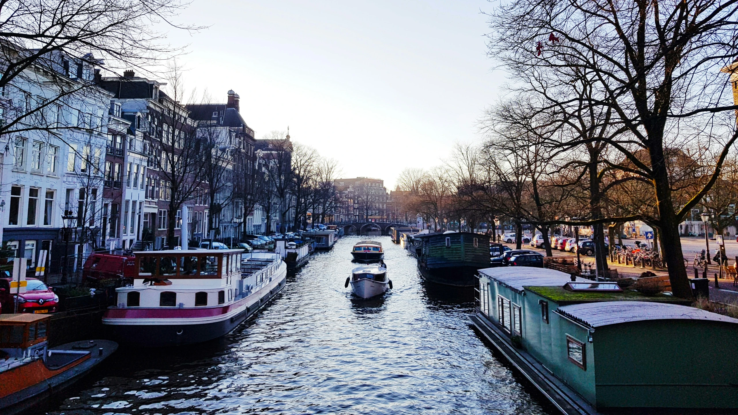 a canal that has boats in it near some buildings