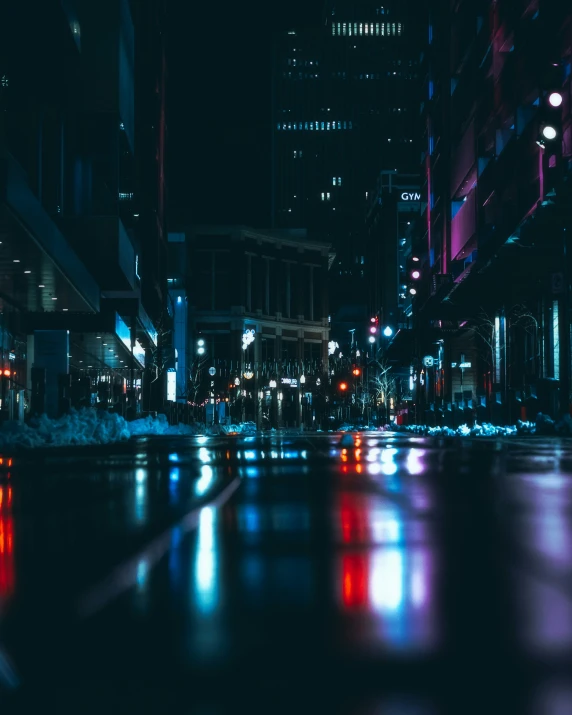 city streets at night with the lights on in focus