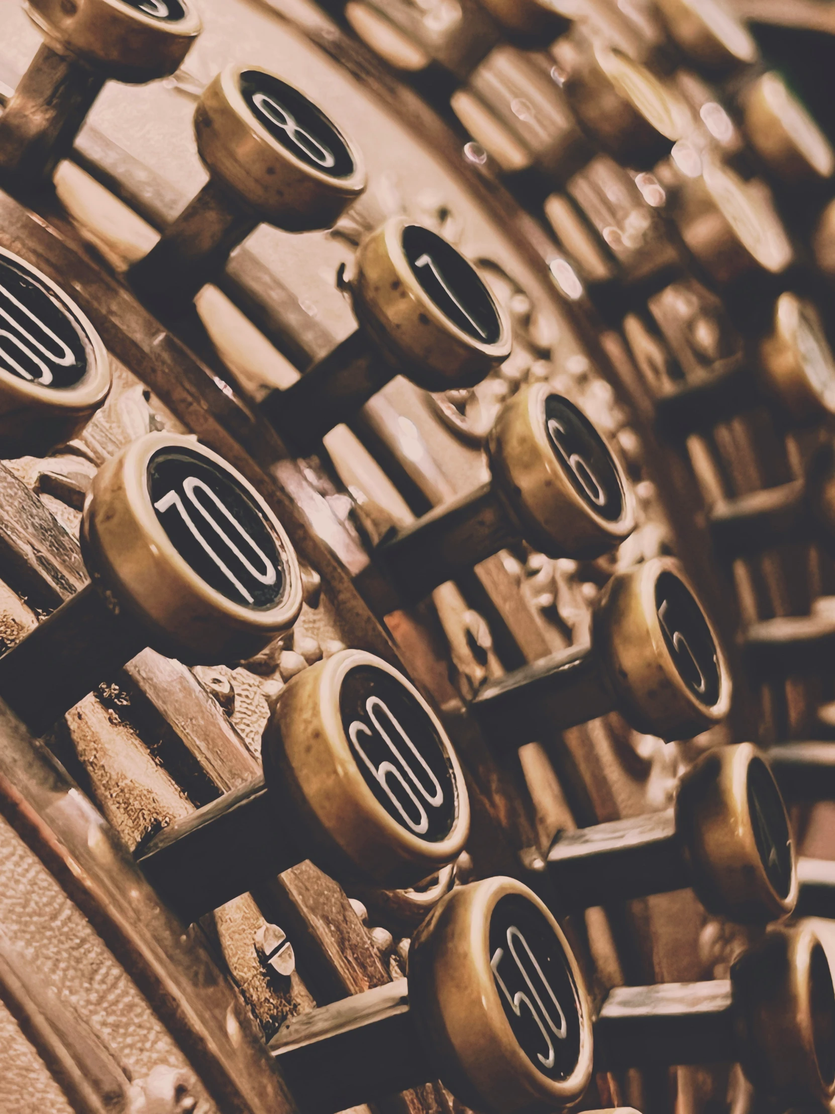 old and rusty typewriters that are in the liry